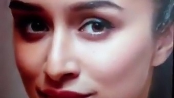 ششمین تجربه کامینگ شرادها کاپور با لوبریکانت و یک اسباب بازی جنسی