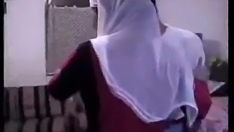 Arab Aunty Gets Fucked By Young Guys In Pov