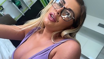 Step Mom'S Sensual Encounter With Young Stud ~ Vivianne Desilva And Scott Stark