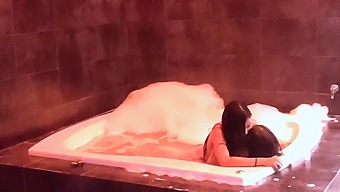 Enjoying The Sensation Of Breasts Bouncing In The Jacuzzi And Riding Passionately