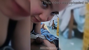 یک دختر دانشگاهی در یک مهمانی صورتش را دریافت می کند. ویدیوی کامل را در پروفایل من تماشا کنید